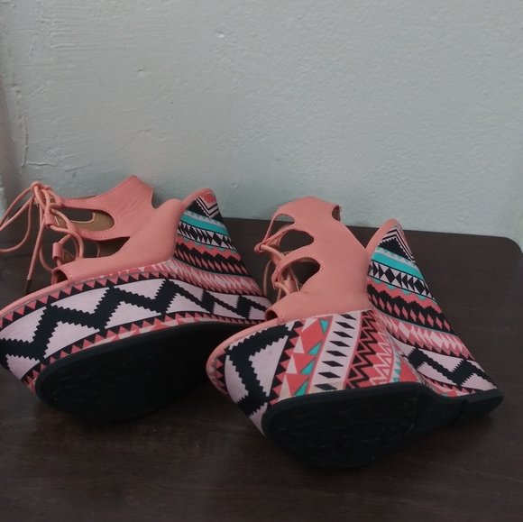 Dollhouse Peep Toe Platform Wedges - Picture 6 of 6